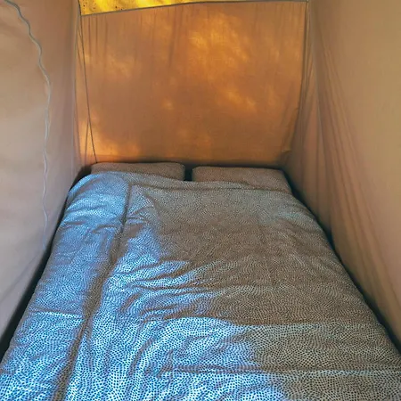 2000 - Sahara Tent Chalet